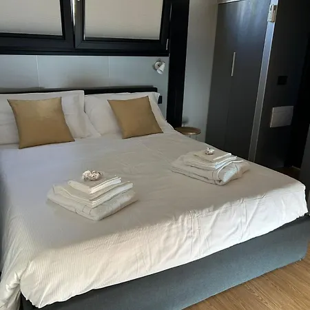 Houseboat Dormire Sull'acqua * Sesto Calende